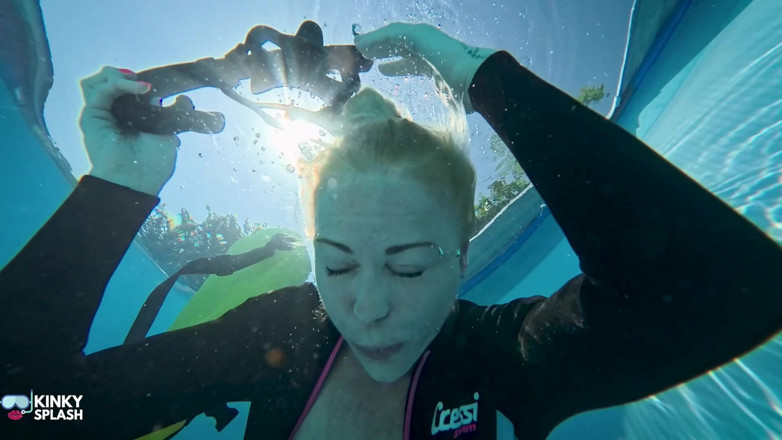 UKCuteGirl Lucy Lauren: Secret Underwater Kink Session in My Pool Hiding From Neighbours