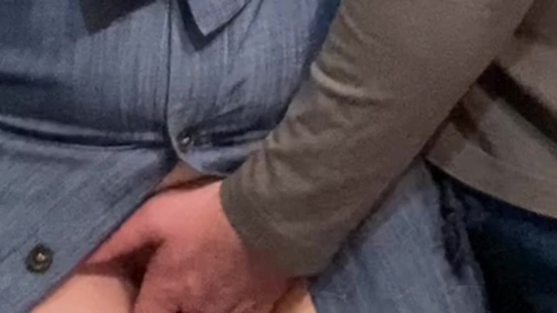 PriyaNaavya: Vecchio pervertito tocca la piccola figa in metropolitana