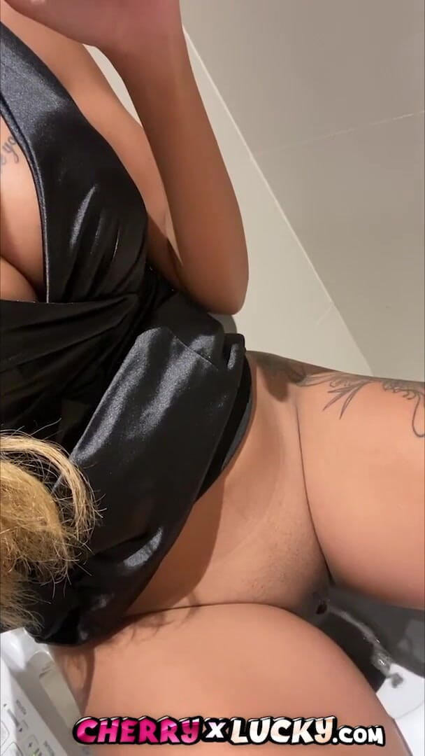 Cherry X lucky: Masturbation in toilet