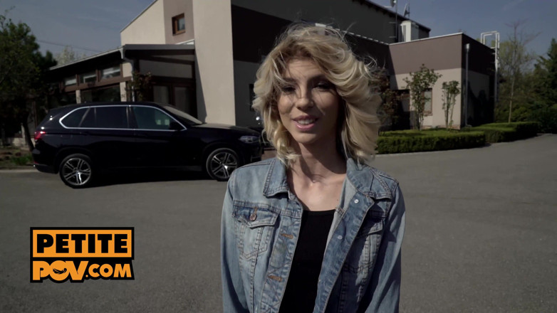 Petite POV: VEDERE LA PERSOANA 1 - vedeta pornoWannabe Missy Luv își demoează abilitatea sexuală