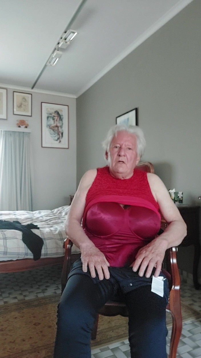 Antoon77: Oblečená zábava