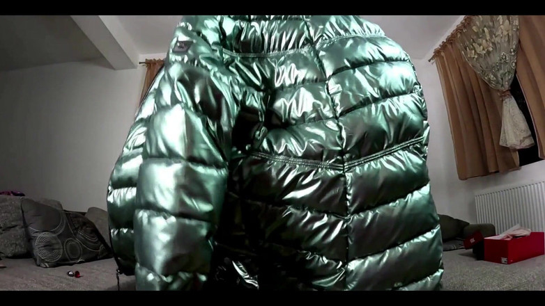 MilfyCalla: Parlak taytlı am frikik, downjacket play ve anal tıkaç solo...