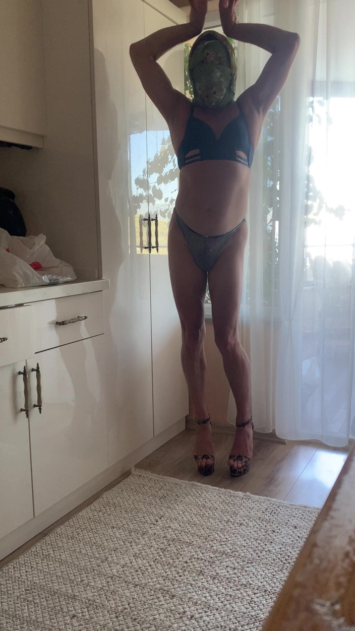 cd_aysemmm: बौनी सेक्सी बहिन बहुत कामुक