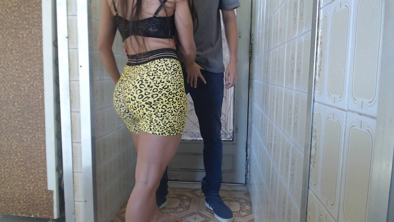 Esposaheyya: Sex with Pizza Delivery Boy