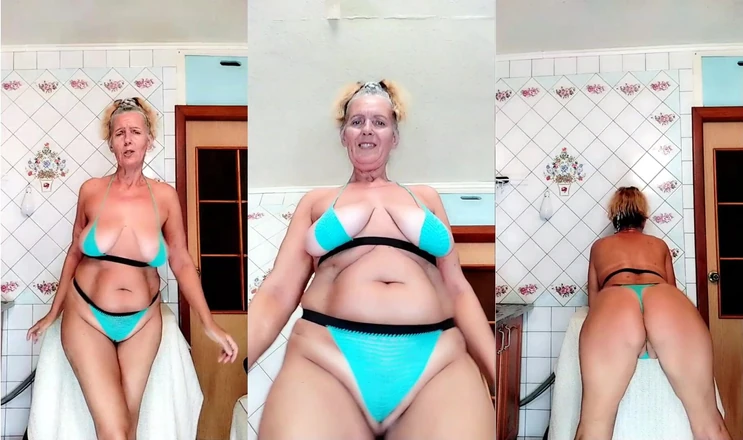 Lukerya: Um maiô favorito cor do mar decora seu corpo com...