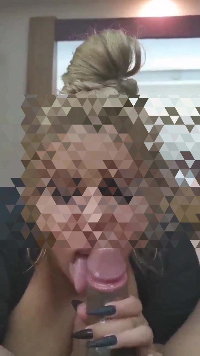 VioletOffer97: Tôi thích bịt miệng trên dương vật của anh ấy