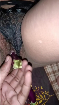 Desi Bhabhi Insert Huge Baigan on Pussy Fucking XXX Viral Sex Mms
