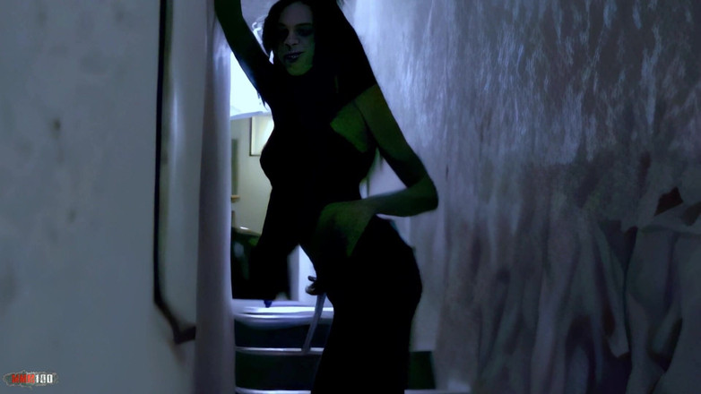 MMM100: Angelina: Pěkná Arabka Angelina dělá striptýz