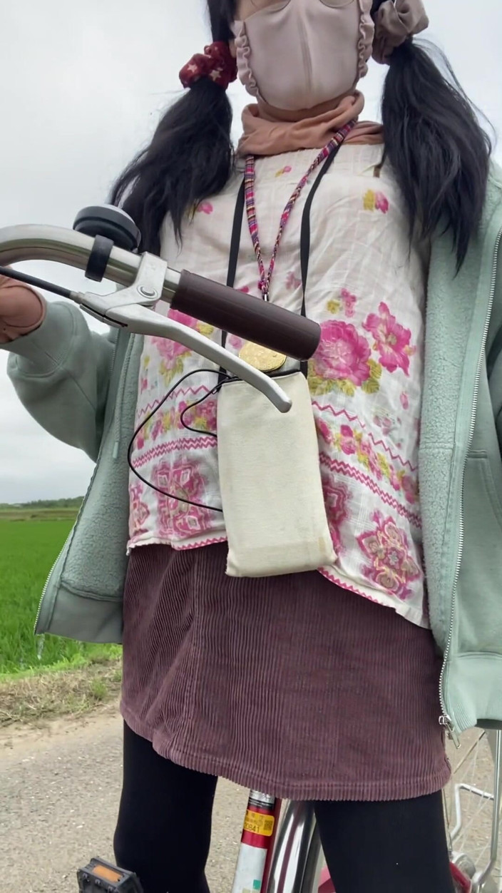 megu2002: No. 250: Exposing My Pussy on the Riverbank