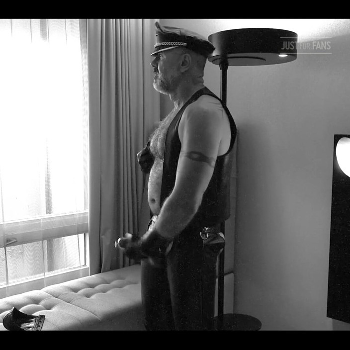 Mike Gross: Solo Man