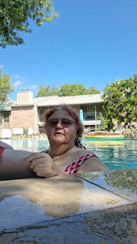 BBW Couple Love to Kissing the Pool!