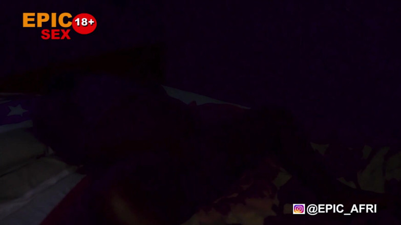 Epicafri: Seks tengah malam antara dua lesbian sange