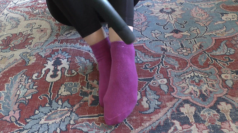 Lady Victoria Valente: First, the Socks Are Vacuumed, Then Scrubbed, and Then Covered...