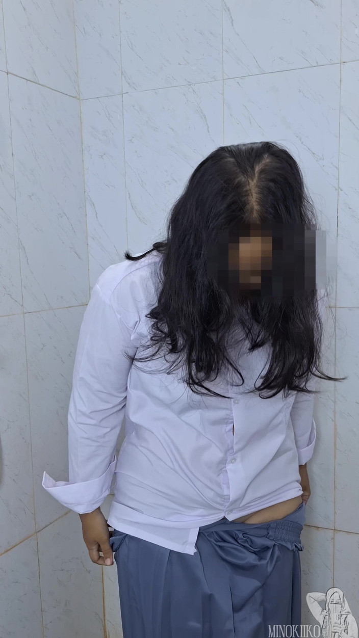 Minokiiko: Hijab College Girl 18+ Strips off Her Uniform and Scrub Her...