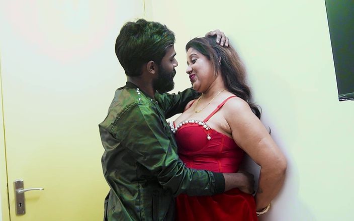 Queen star Desi: Walentynki specjalny romans, hardcore sex