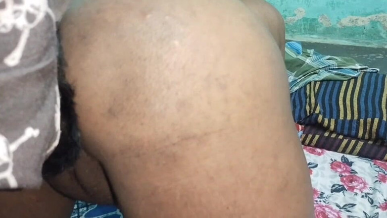 Riya darling: Je mange la chatte poilue et le trou du cul...