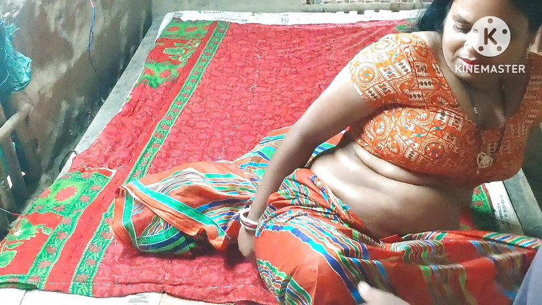 Priyanka xxx: Selepas mencari adik tiri bersendirian, abang tiri membogelkannya dan mengongkeknya