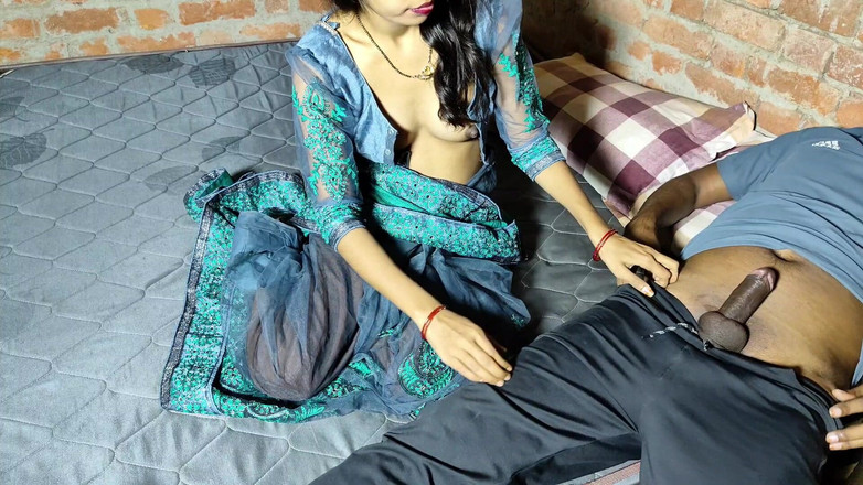 Shivanibaby: 結婚式の日、妻は家に一人でいたので、私は部屋を閉めて妻とセックスを始めました。