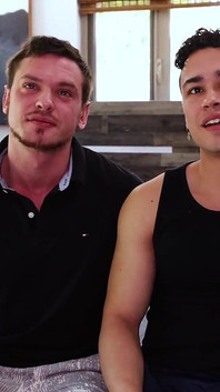 Ungeschnittener latino nimmt es mit monsterschwanz auf!