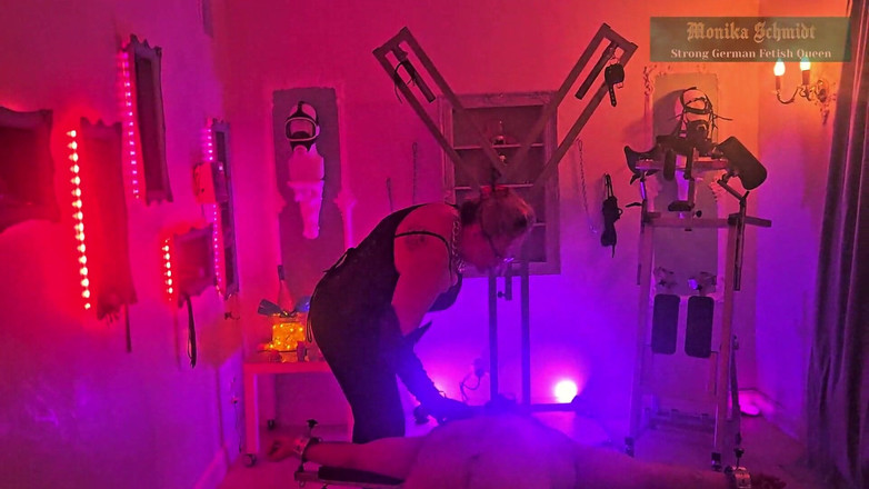 Strict Senz: Monika Schmidt Femdom Duduk Muka Sm, Penyembahan Pantat Lain- Penghinaan...