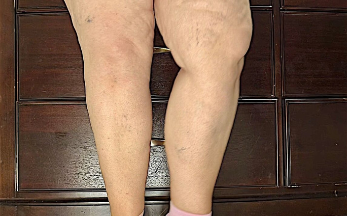 Jamdown26 Big Fat Ass BBW SSBBW Porn: Frau im kleid ohne höschen zeigt große fette muschi und...
