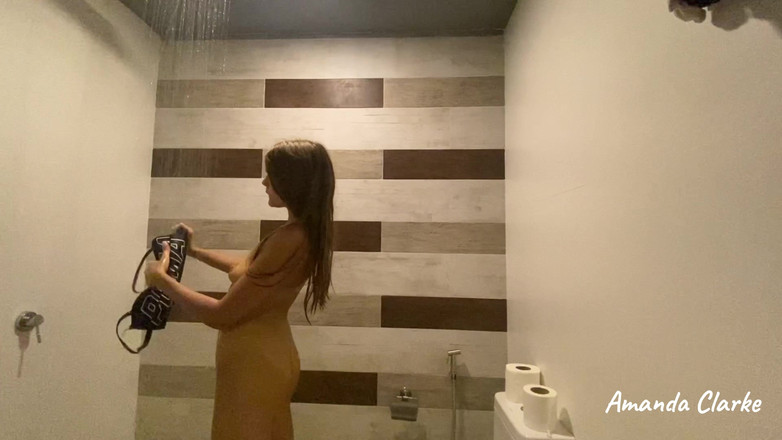 Amanda_Clarke: Повернувся в готель, дрочив і кінчив з пальців