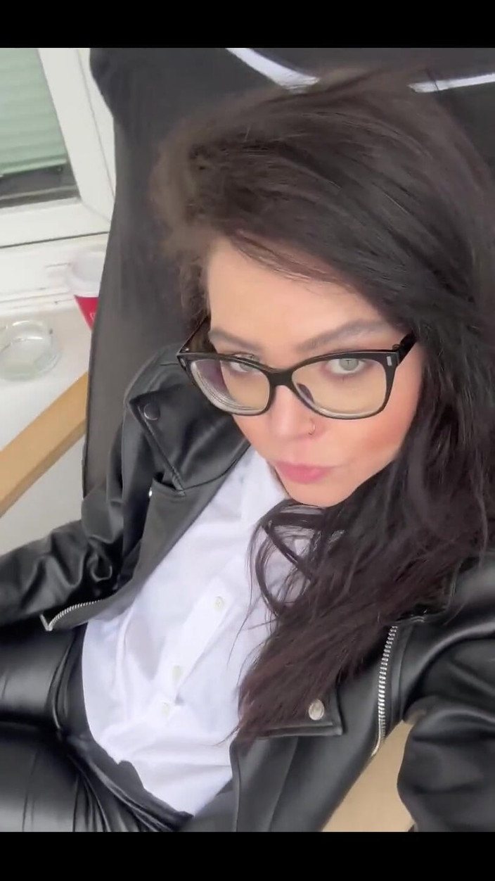 Shione Cooper: Ich als strebsames mädchen