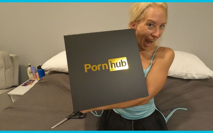 Sex with milf Stella: Unboxing my 25k subscriber swag box