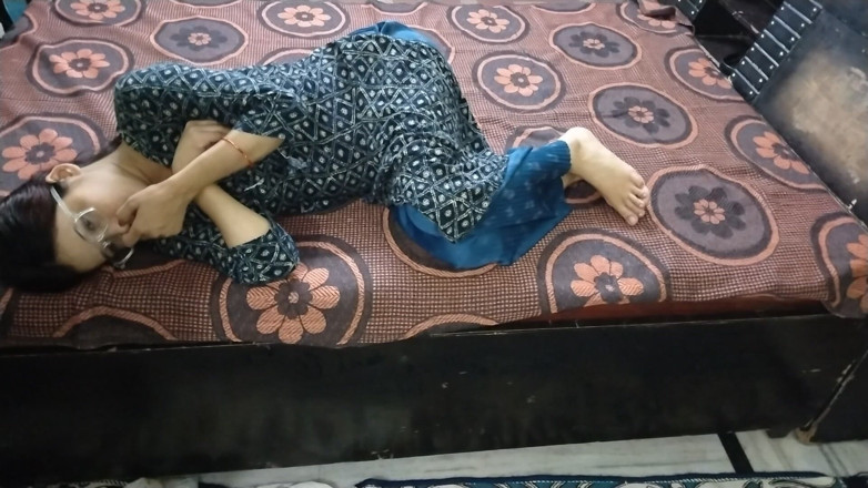 Indian Muslim Couple: Desi Wife Night of Kisses &amp;forbidden-looking Chemistry