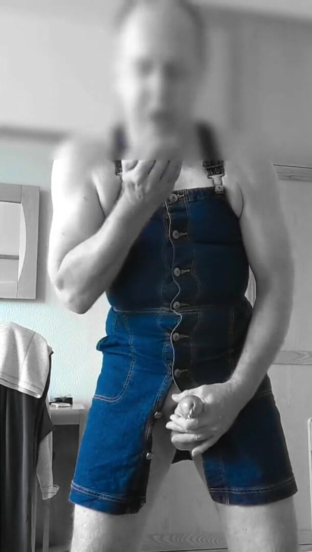 Bellhead: One minute pinafore fun