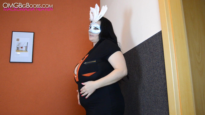 Omg big boobs: Sneaking on MILF Julias Big Tits