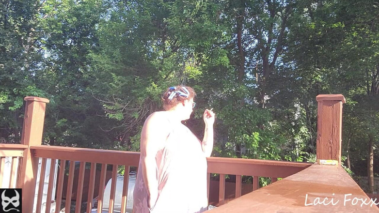 Foxx Denn Studio: Ma's Smokin' in Curlers