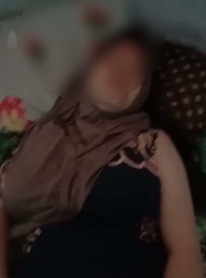 Famly sex: Вздохи деревенской девушки в хиджабе очень вкусные