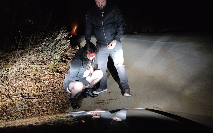 Toilet Mommy: Slutmomhappiness Breaks Boundaries in Outdoor Pissing