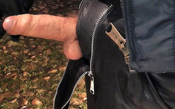 GERMANE_XL: Poliziotto in pelle 32 (piscio con il sigaro sborra xl)