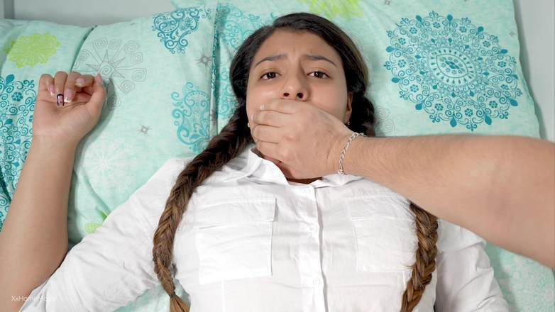 XxHomeMade: Shh Gå inte och skriker! - styvbror knullar sin styvsyster när...