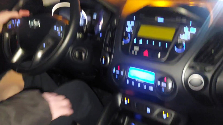 Step Mommy: Reife stiefmutter neckt ihren stiefsohn im auto mit ihren sexy...