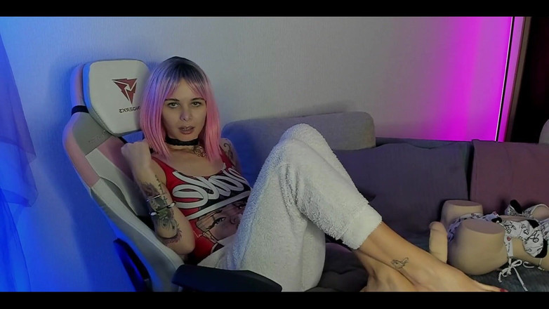 Sandy and Chris: Eu estou prestes a te dar com os pés