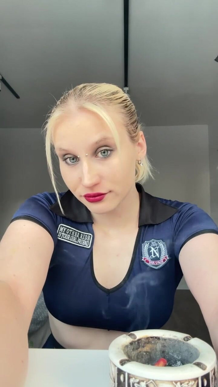 MertyXXX: Dívčí policistka