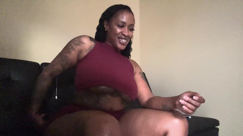 Onlyfanscushkingdom1: 性感的大屁股 pawg 直播！