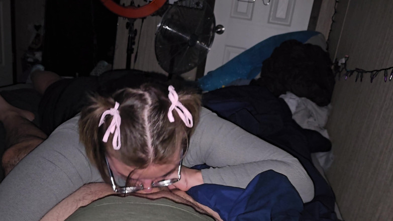Funhousewife69: Gaf hem een sexy pijpbeurt met bogen in mijn haar...