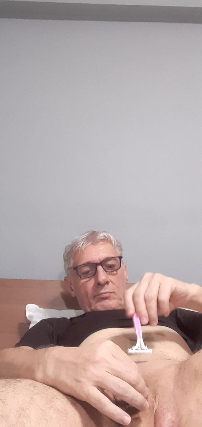 Big uncut hard cock: Zakar raksasa yang dicukur dan telur besar besar