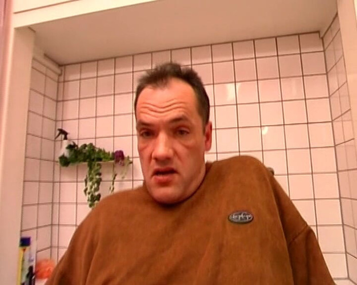 Enjoy German porn: Une femme de ménage allemande se fait doigter et baiser...