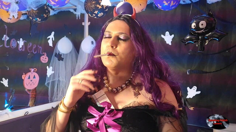 HollyCox: Holly si Penyihir Cantik Merokok