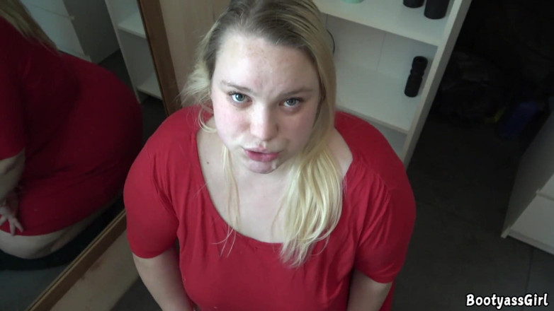 Bootyass Girl: Girl with a Pretty Face Gives a Blowjob with a...