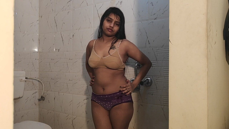 Alia Advani: Indyjska modelka dla dorosłych Alia Advani Steamy Shower Show