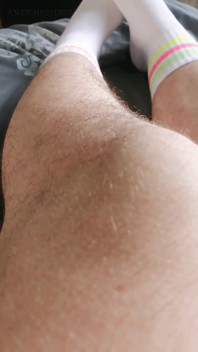 Gambe tutta naturali provocanti pelose e sensuali