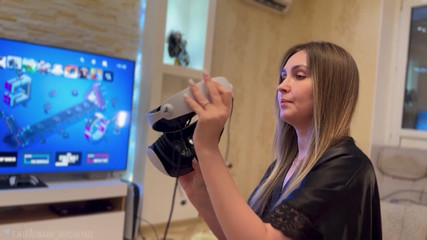 Alina Rai: Pasierb pieprzy macochę, gdy jest w wirtualnej rzeczywistości