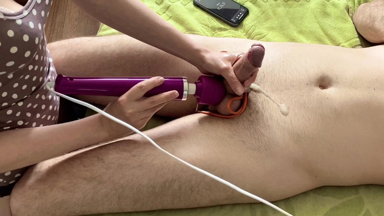 Julia-Softdome: ベイブがビッグヒタチとペニスをエッジング - 台無しのオーガズム