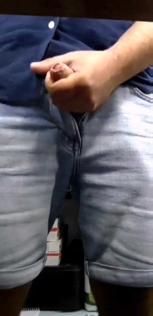 Jekitojj: Risky Handjob at Work